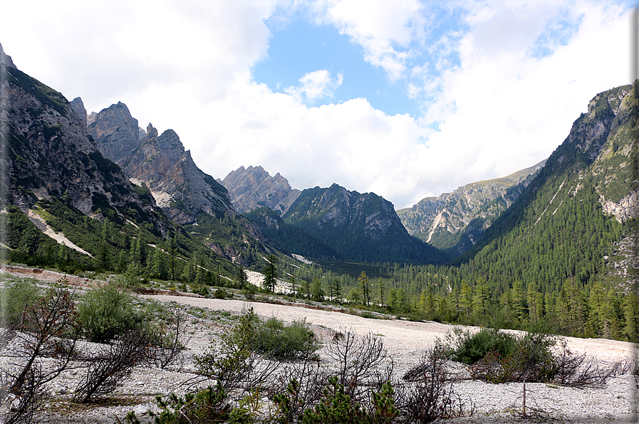 foto Dal lago di Braies alla Croda del Becco